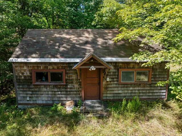 $1,100,000 | 38 Lost Horizon Road, Pittsburg, NH 03592