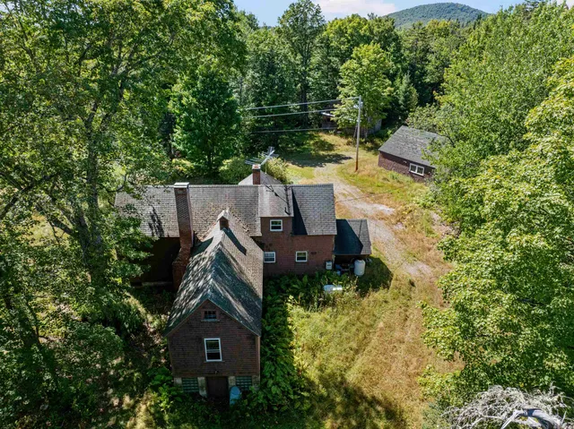 $1,100,000 | 38 Lost Horizon Road, Pittsburg, NH 03592
