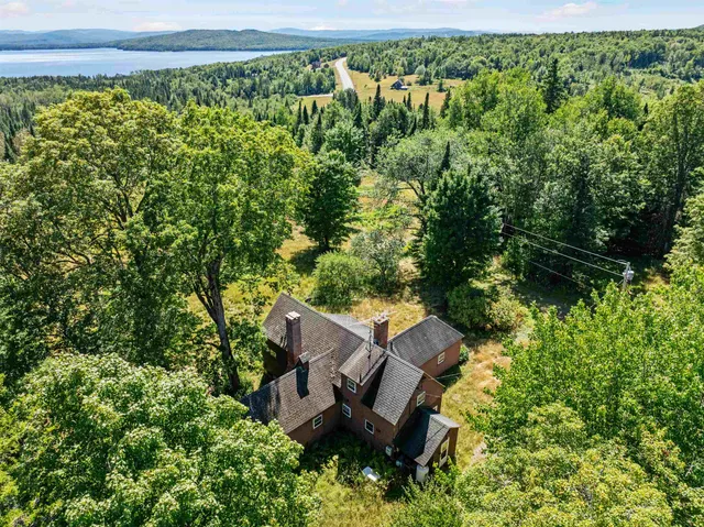 $1,100,000 | 38 Lost Horizon Road, Pittsburg, NH 03592
