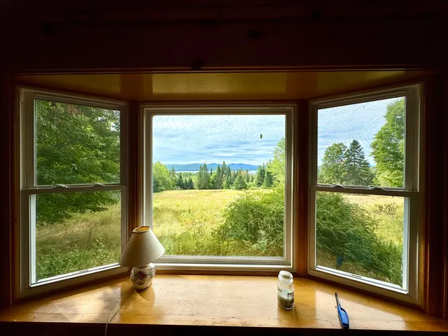 $1,100,000 | 38 Lost Horizon Road, Pittsburg, NH 03592