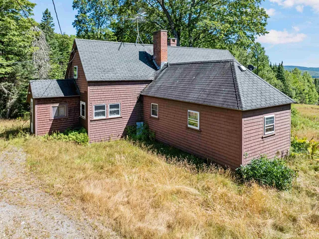 $1,100,000 | 38 Lost Horizon Road, Pittsburg, NH 03592