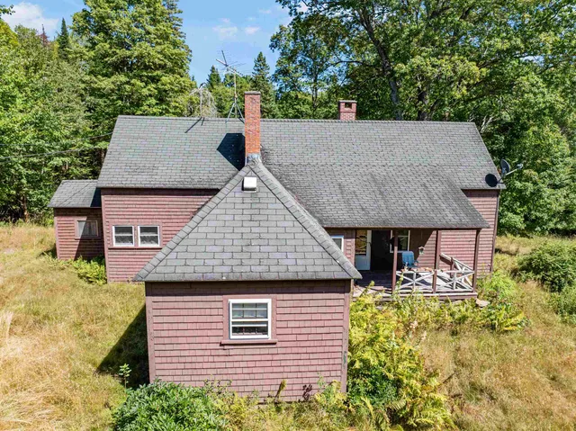 $1,100,000 | 38 Lost Horizon Road, Pittsburg, NH 03592
