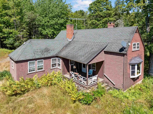 $1,100,000 | 38 Lost Horizon Road, Pittsburg, NH 03592