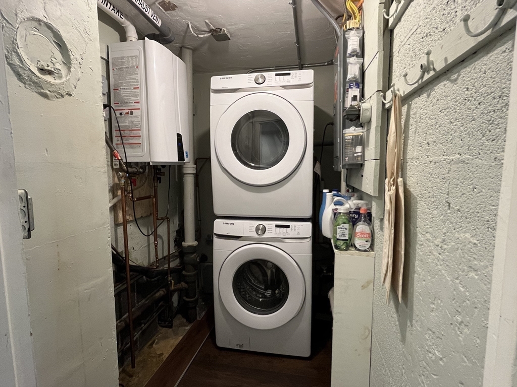 37 Tyson Road Worcester, MA 01606 - Photo 16 of 18 a utility room with dryer and washer