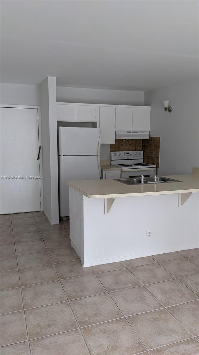 2701 Riverside Drive, Unit 206B Coral Springs, FL 33065 - Photo 1 of 19 a utility room with washer and dryer