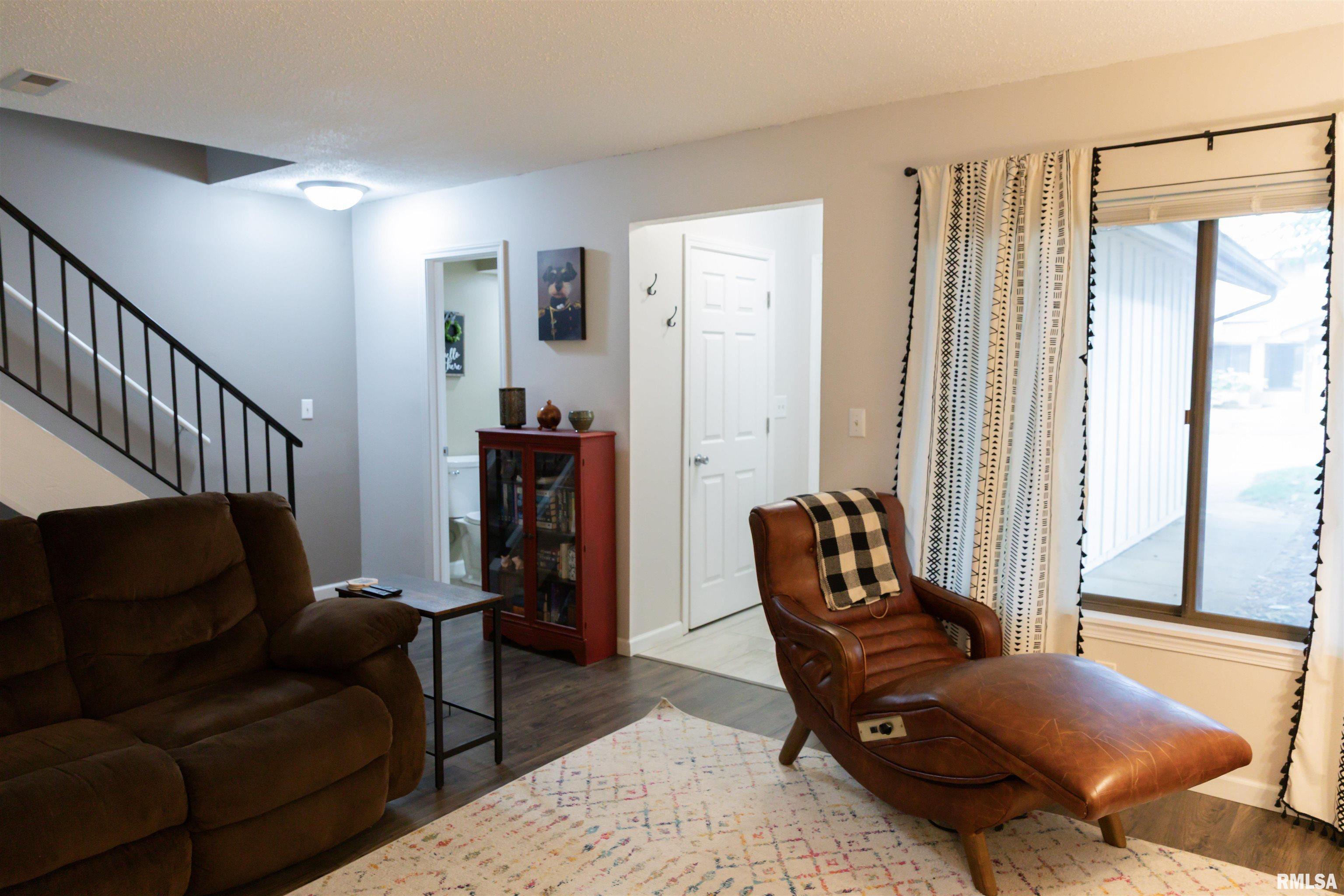 24 Redwood Lane Springfield, IL 62704 - Photo 6 of 29 Gallery Image 6