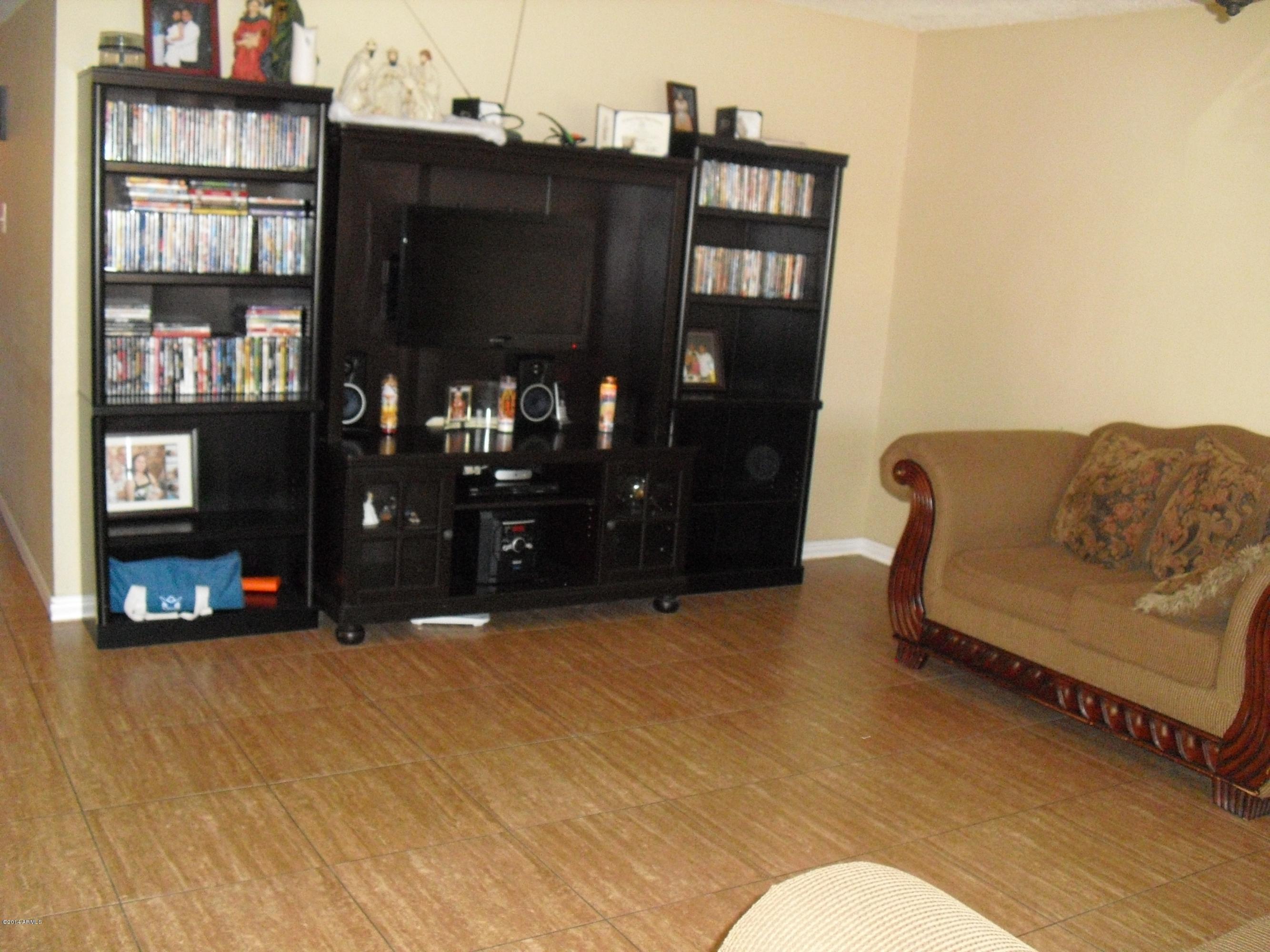 6168 West Cheery Lynn Road Phoenix, AZ 85033 - Photo 6 of 28 LIVING ROOM
