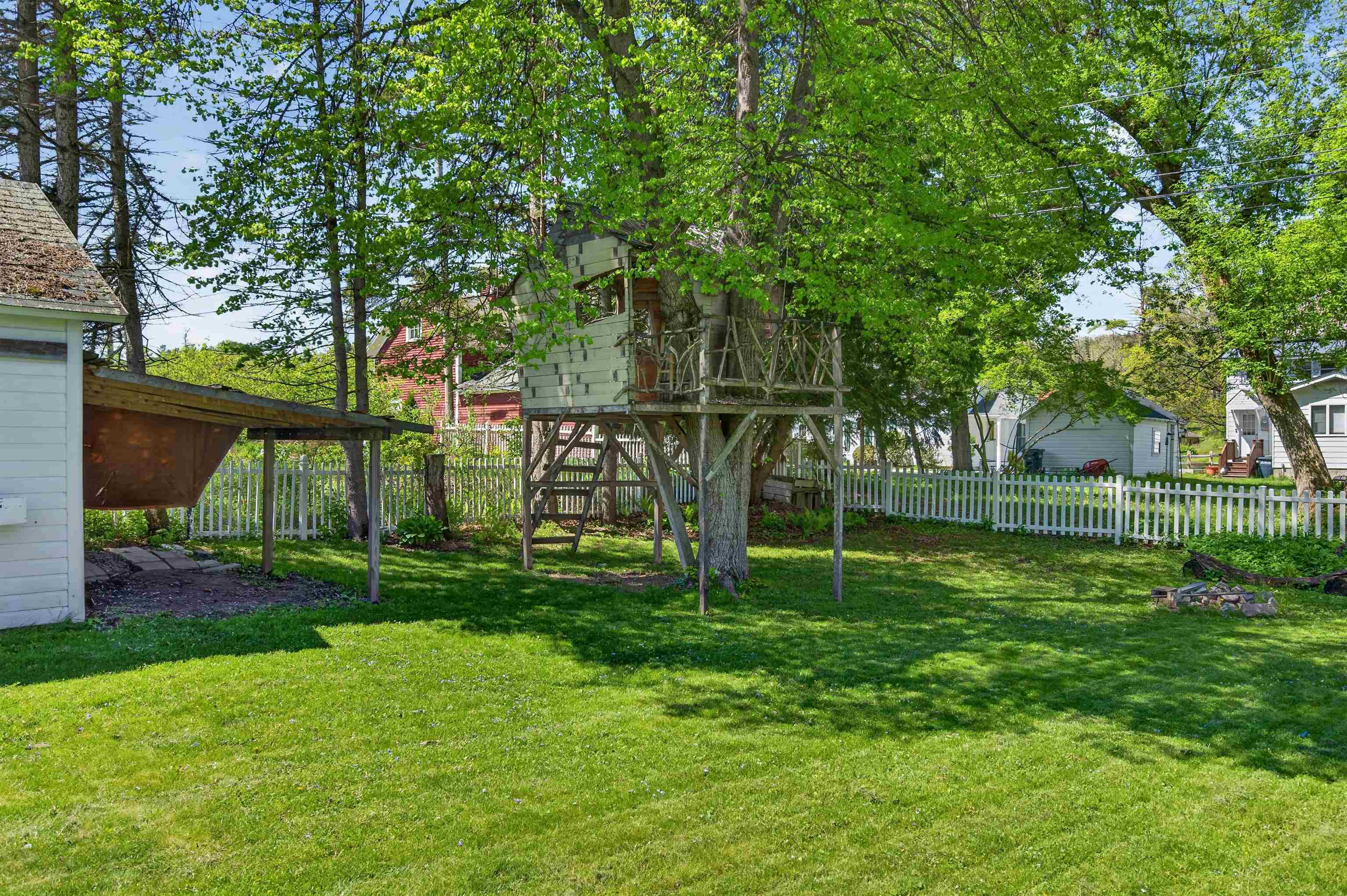9 Park Street Proctor, VT 05765 - Photo 7 of 45