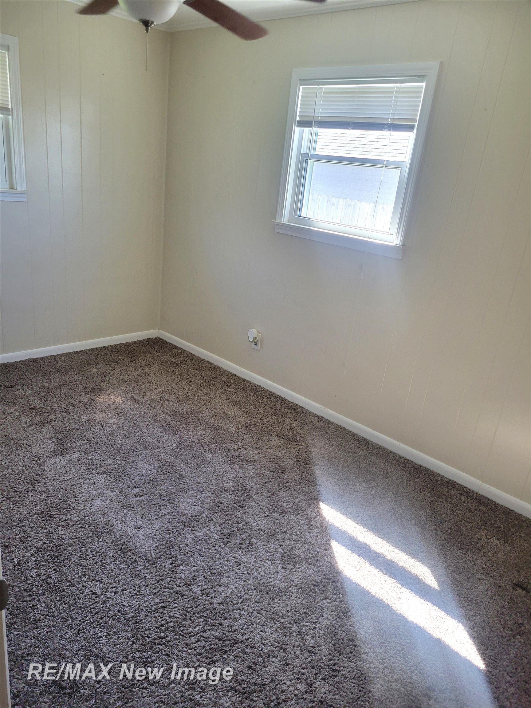 164 North Thomas Road Saginaw, MI 48609 - Photo 3 of 8 50138706-507c8b4f-d085-47a7-83d6-8c2db6ab3c31.JPG