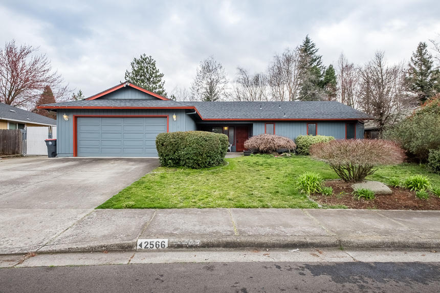 2566 Roberts Road Medford, OR 97504 - Photo 1 of 34 2566 Roberts-1