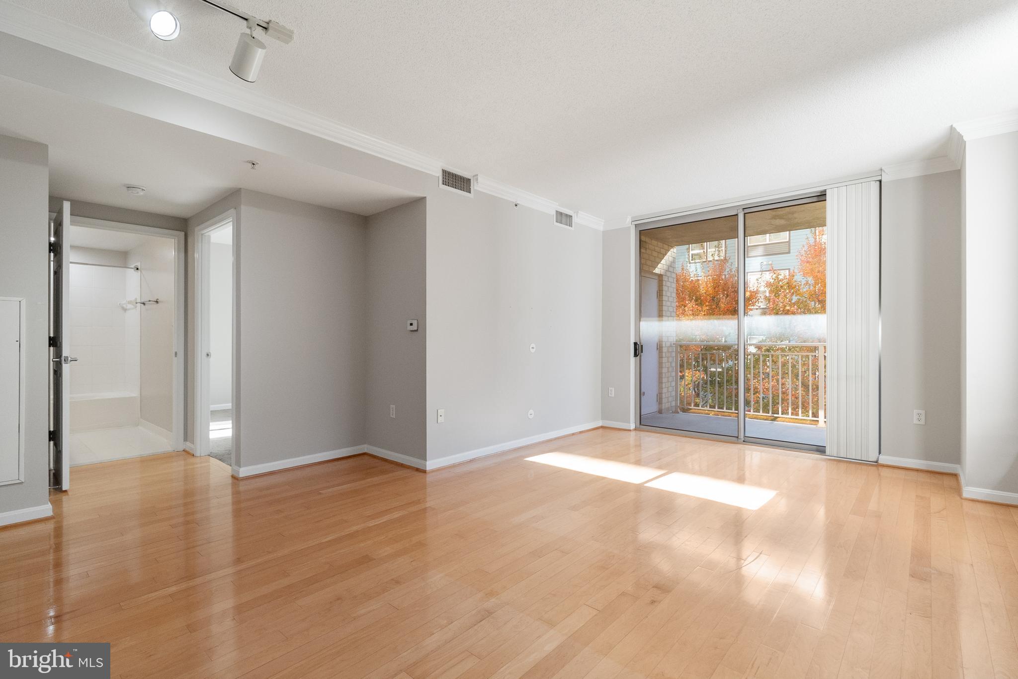 2726 Gallows Road, Unit 209 Vienna, VA 22180 - Photo 18 of 30