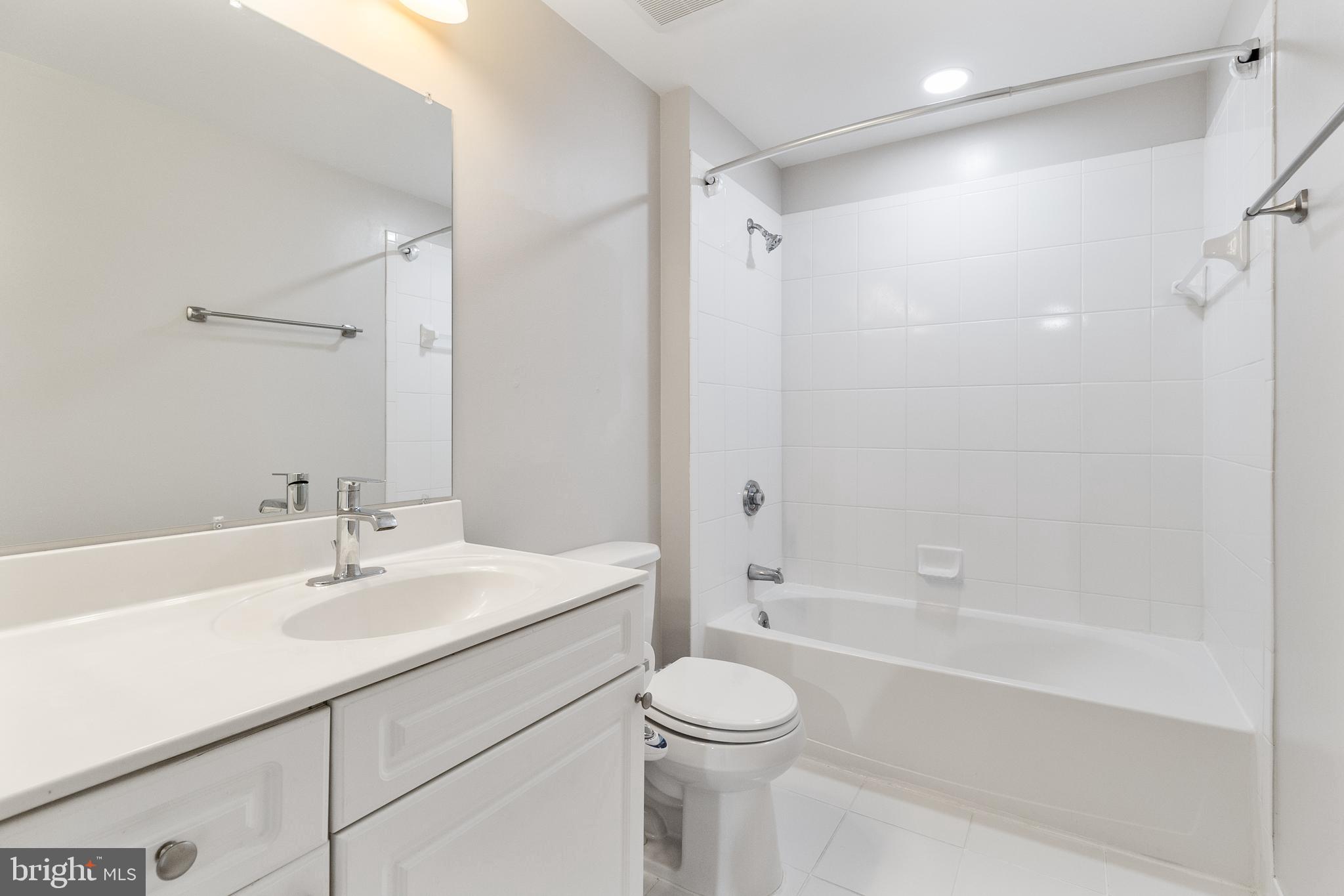 2726 Gallows Road, Unit 209 Vienna, VA 22180 - Photo 20 of 30