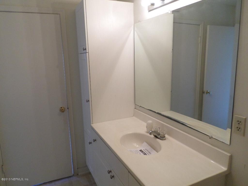 10200 Belle Rive Boulevard, Unit 69 Jacksonville, FL 32256 - Photo 13 of 17 a bathroom with a sink and a mirror