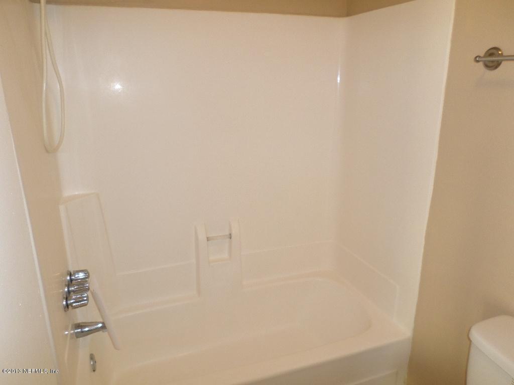 10200 Belle Rive Boulevard, Unit 69 Jacksonville, FL 32256 - Photo 10 of 17 a bathroom with a shower and a toilet