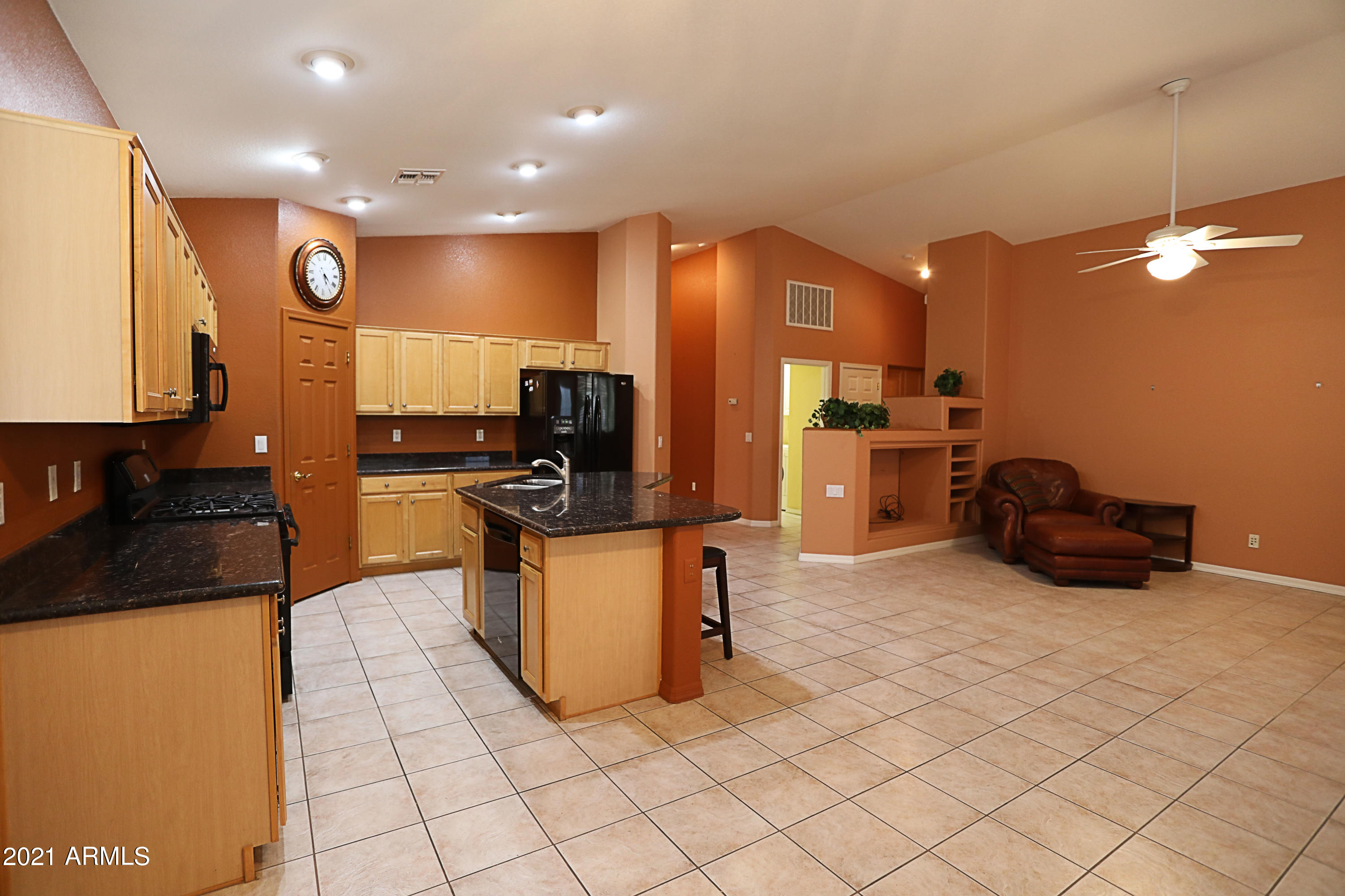 4300 East Walnut Road Gilbert, AZ 85298 - Photo 11 of 23 Kitchen/great room