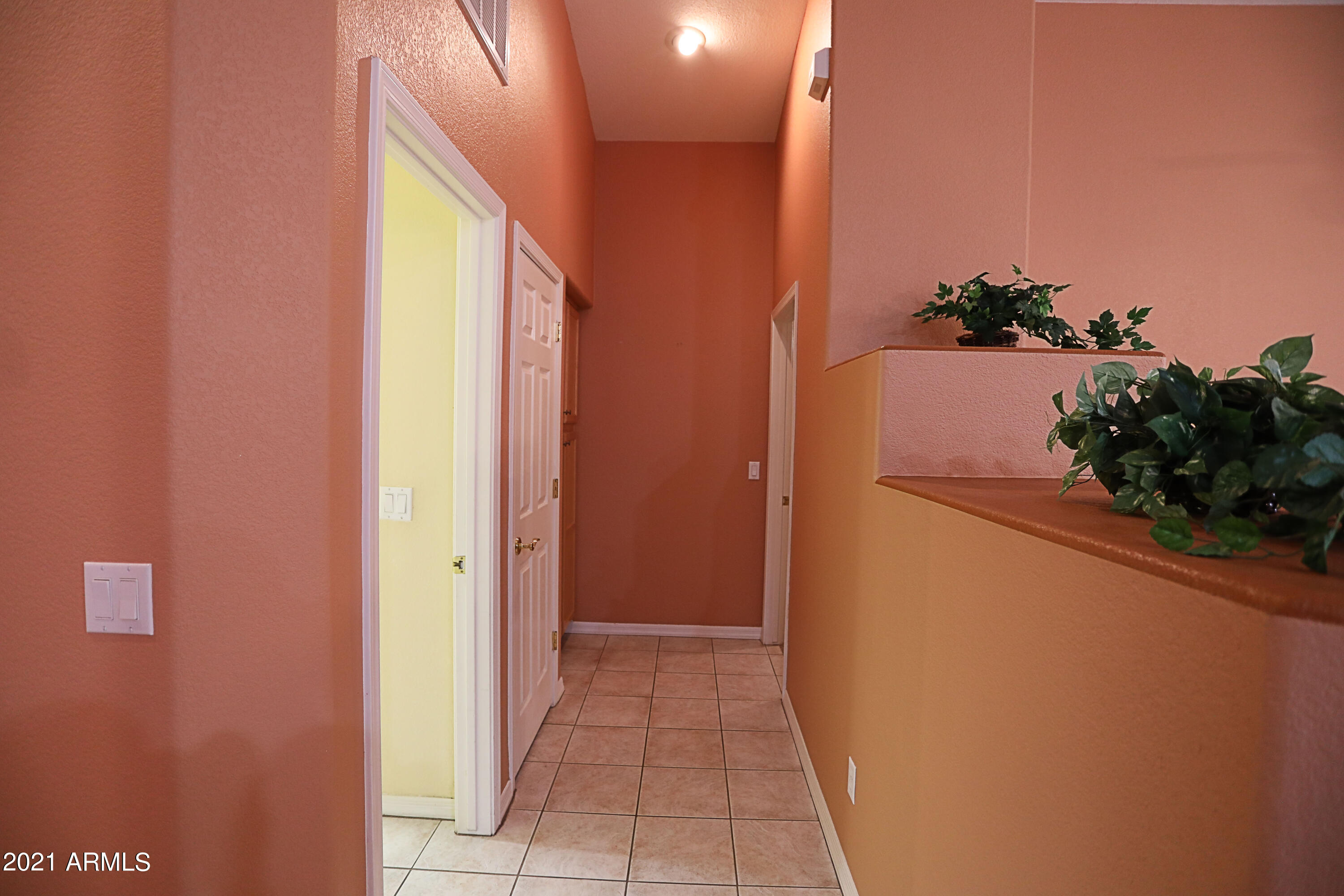 4300 East Walnut Road Gilbert, AZ 85298 - Photo 15 of 23 Hallway to owner's suite