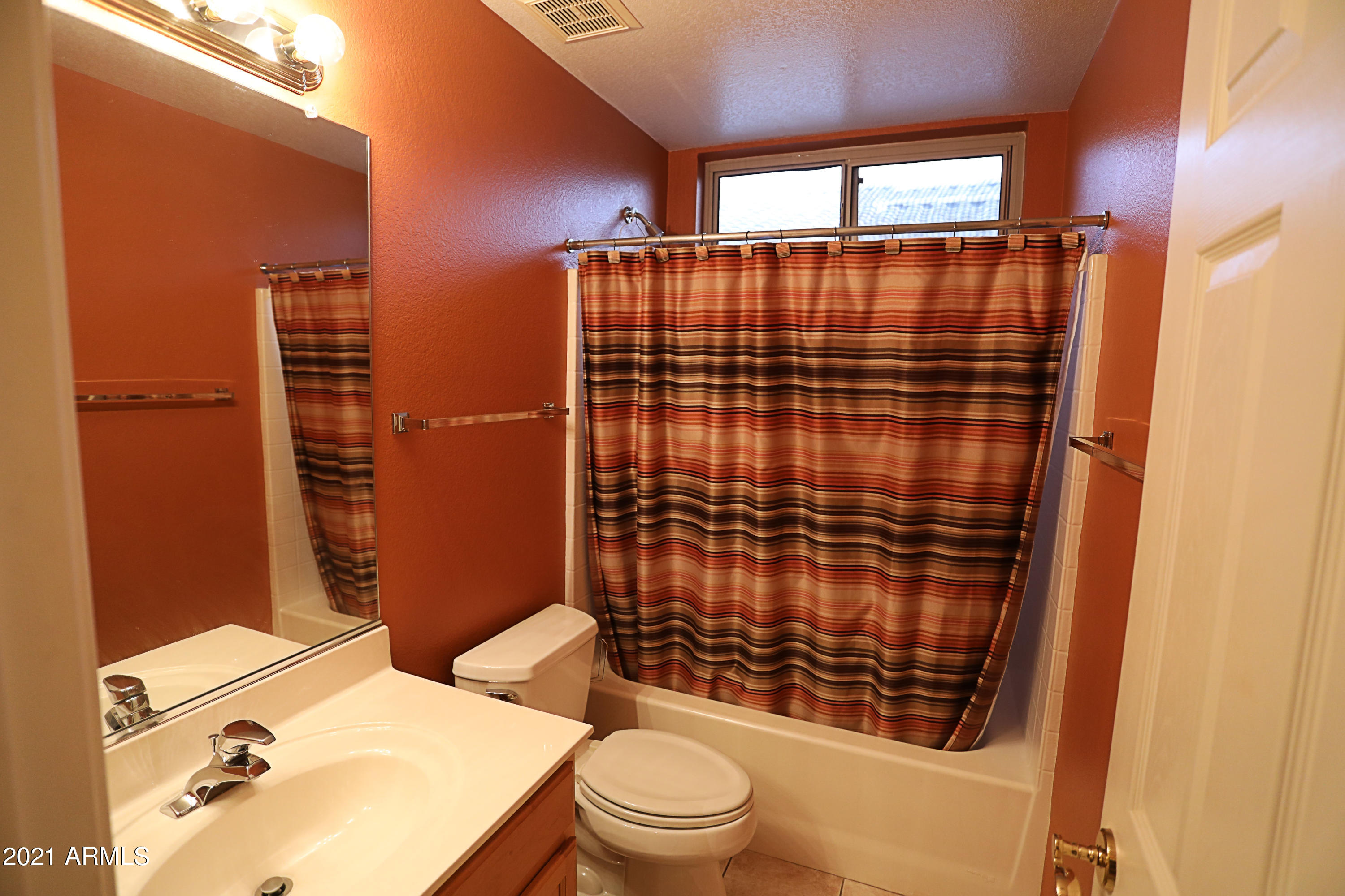 4300 East Walnut Road Gilbert, AZ 85298 - Photo 5 of 23 Guest bathroom