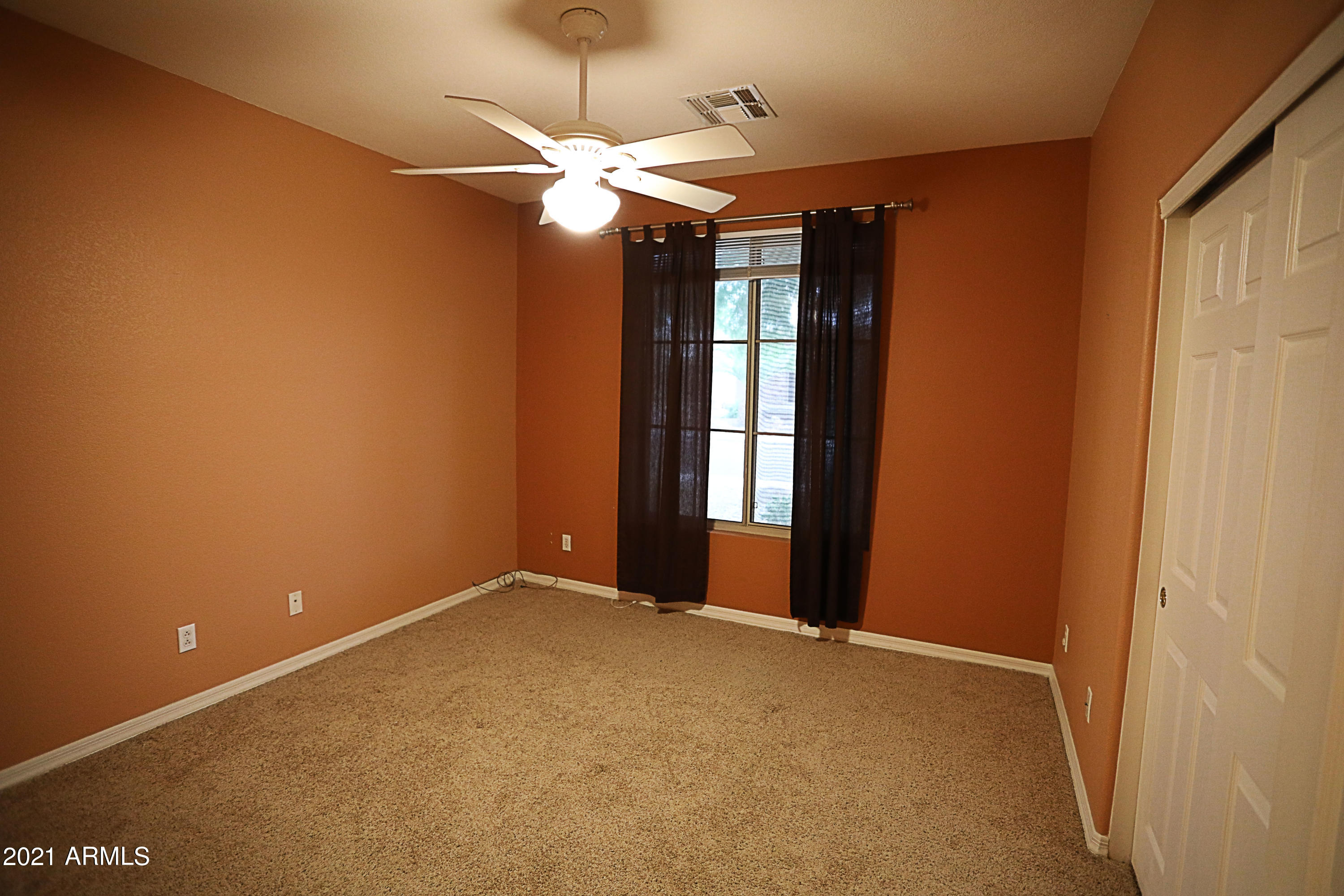 4300 East Walnut Road Gilbert, AZ 85298 - Photo 6 of 23 Guest bedroom