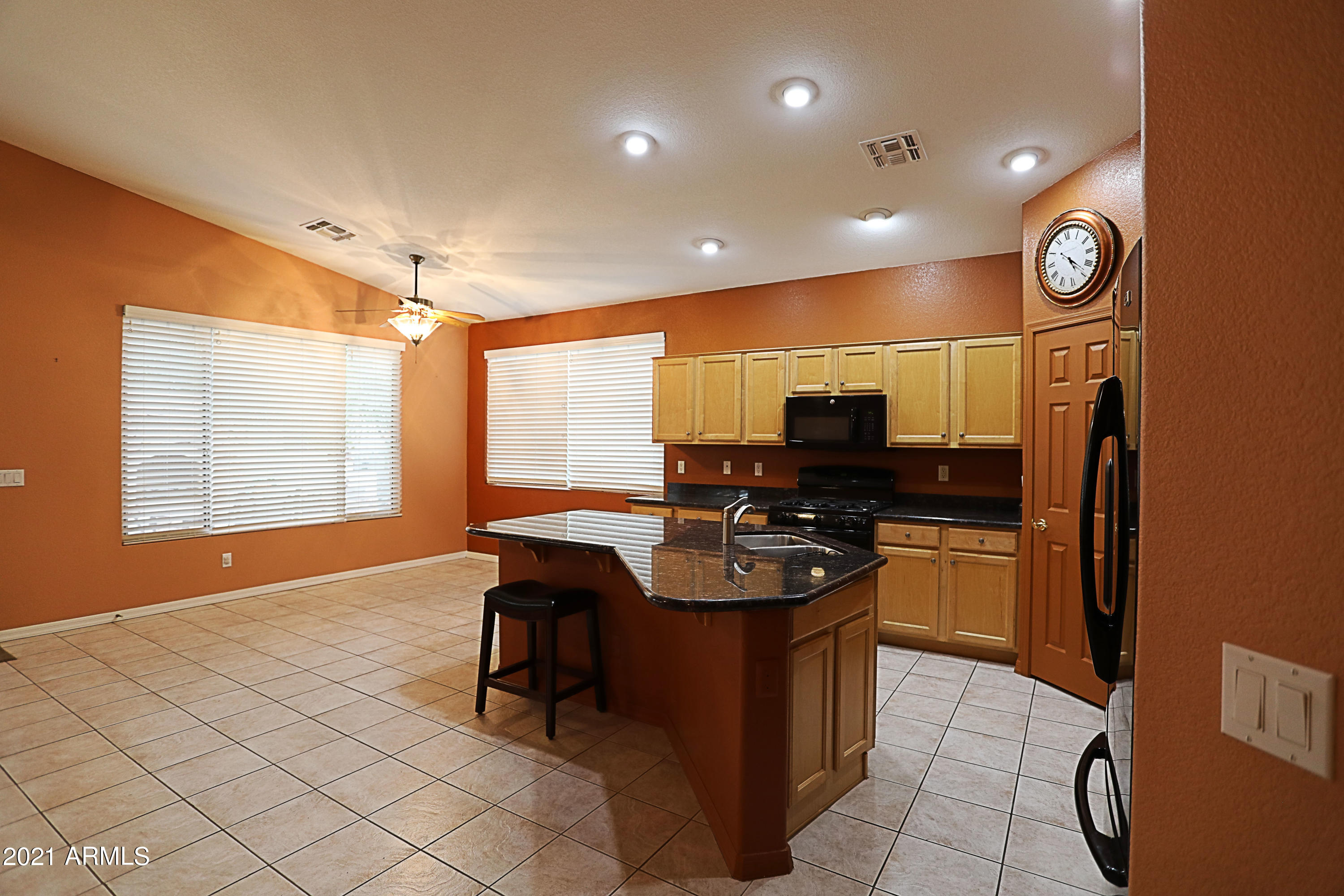 4300 East Walnut Road Gilbert, AZ 85298 - Photo 10 of 23 Kitchen/dining