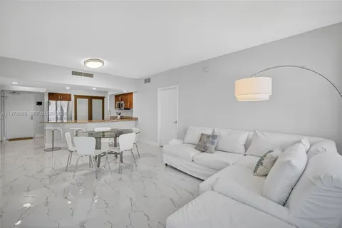 $489,000 | 20000 East Country Club Drive, Unit 714, Aventura, FL 33180