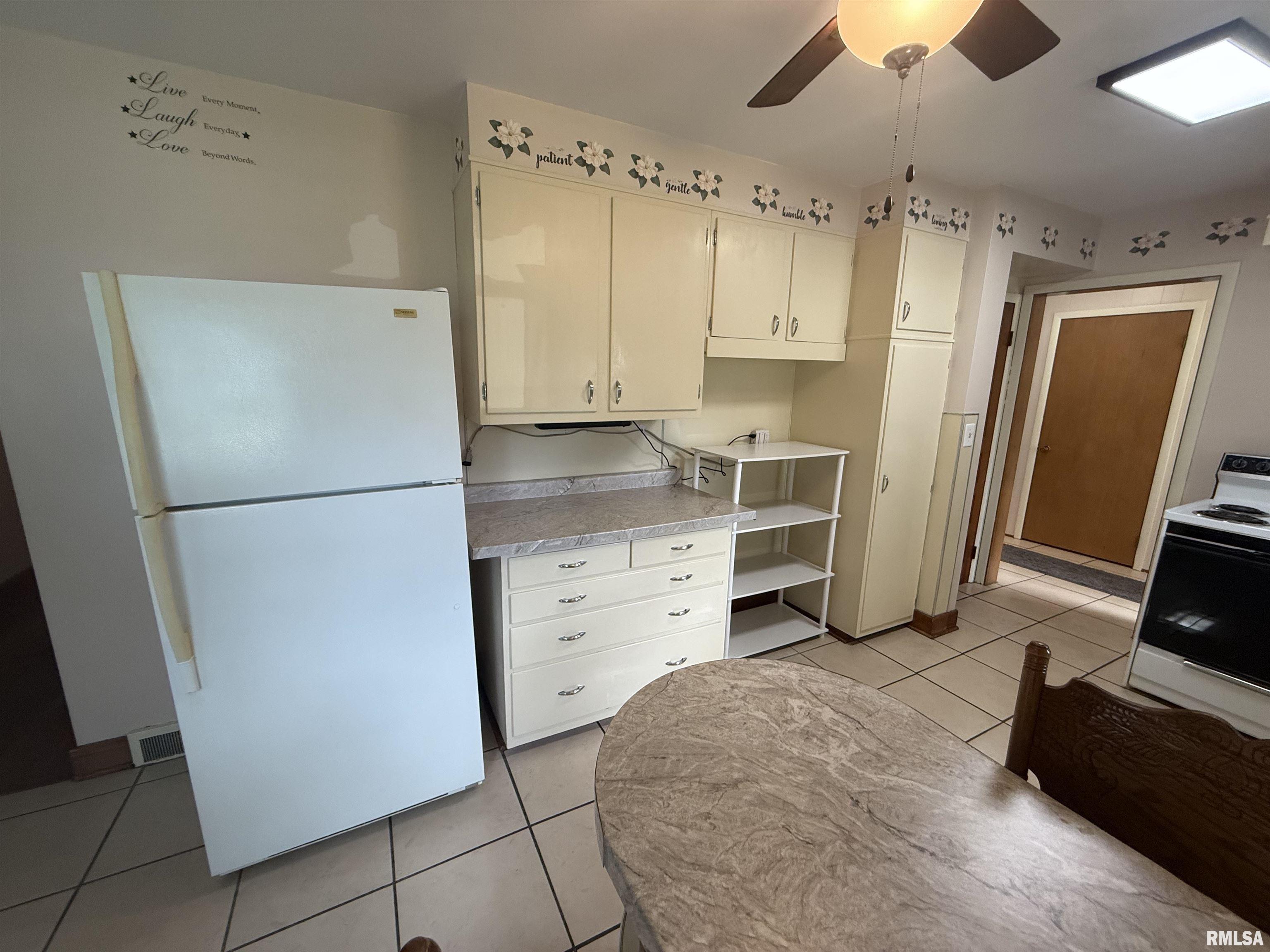 130 East Maple Street Roseville, IL 61473 - Photo 11 of 43