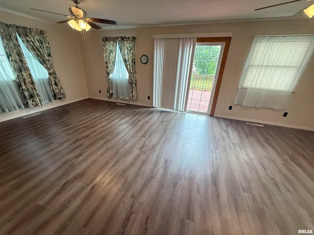 $164,990 | 130 East Maple Street, Roseville, IL 61473