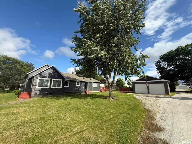 $164,990 | 130 East Maple Street, Roseville, IL 61473