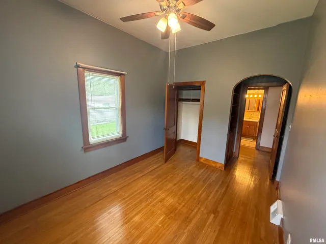 $164,990 | 130 East Maple Street, Roseville, IL 61473