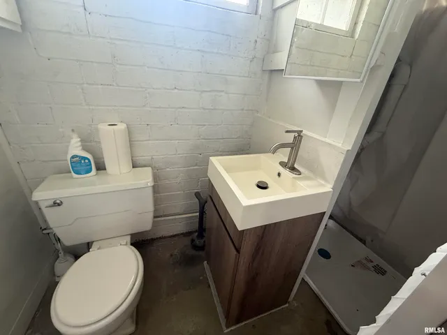 $164,990 | 130 East Maple Street, Roseville, IL 61473