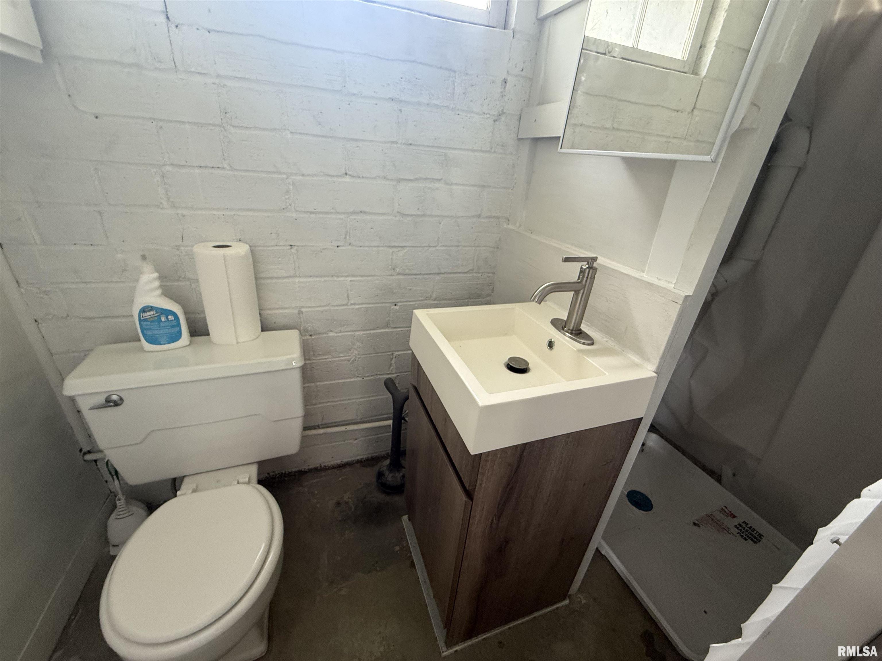 130 East Maple Street Roseville, IL 61473 - Photo 34 of 43