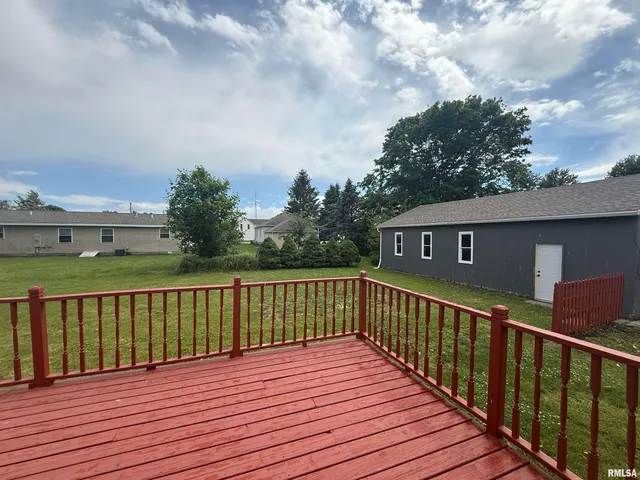 $164,990 | 130 East Maple Street, Roseville, IL 61473