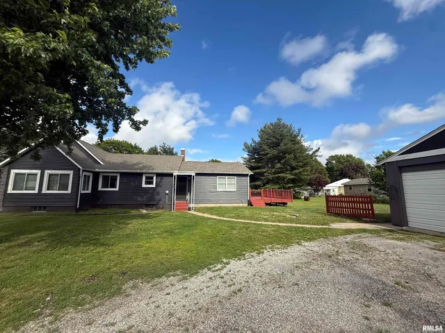 $164,990 | 130 East Maple Street, Roseville, IL 61473