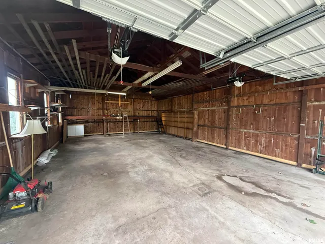 $164,990 | 130 East Maple Street, Roseville, IL 61473