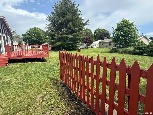 $164,990 | 130 East Maple Street, Roseville, IL 61473