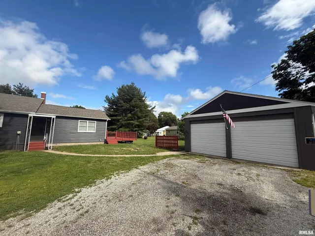 $164,990 | 130 East Maple Street, Roseville, IL 61473