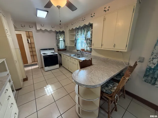 $164,990 | 130 East Maple Street, Roseville, IL 61473