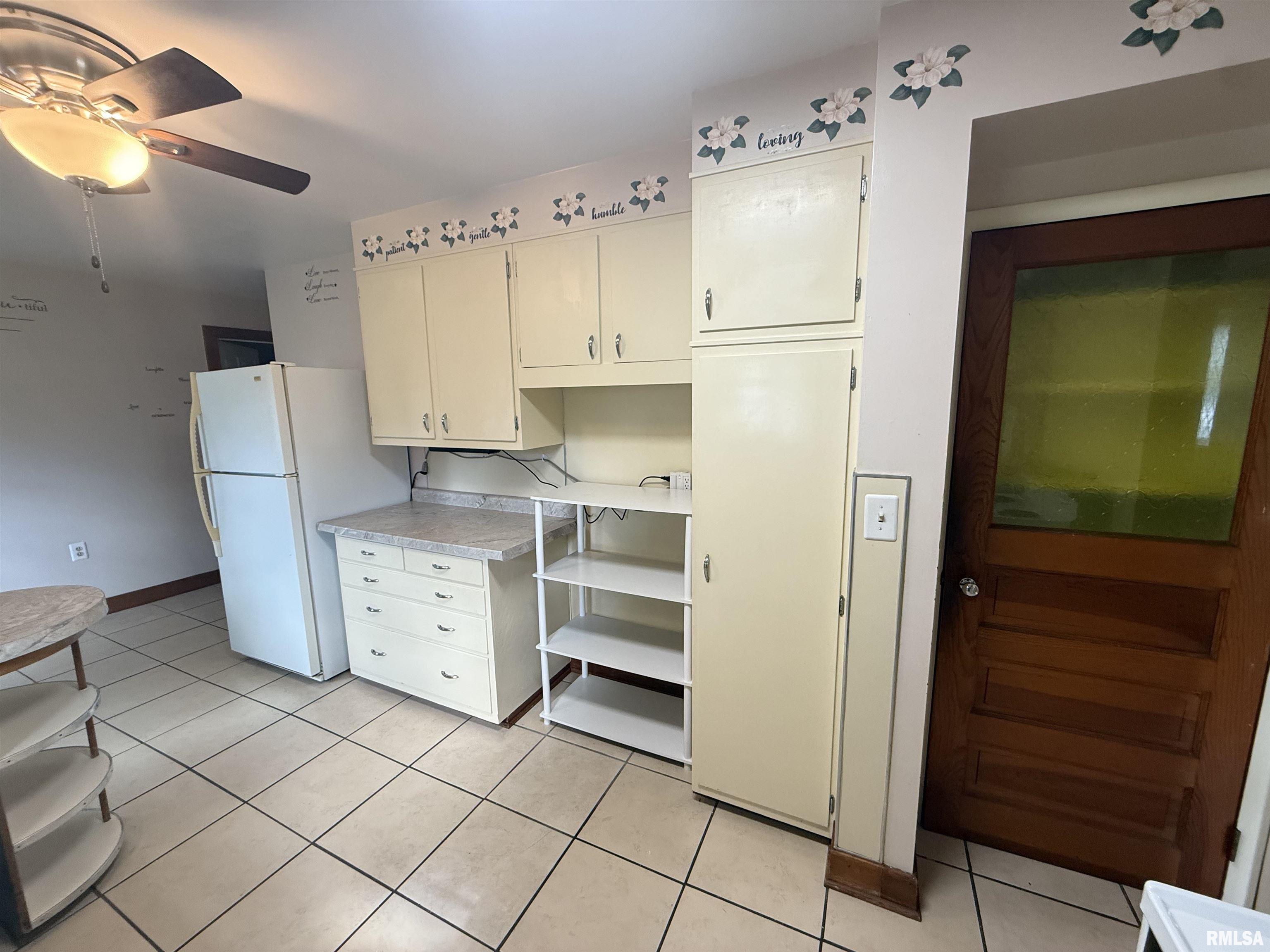 130 East Maple Street Roseville, IL 61473 - Photo 8 of 43