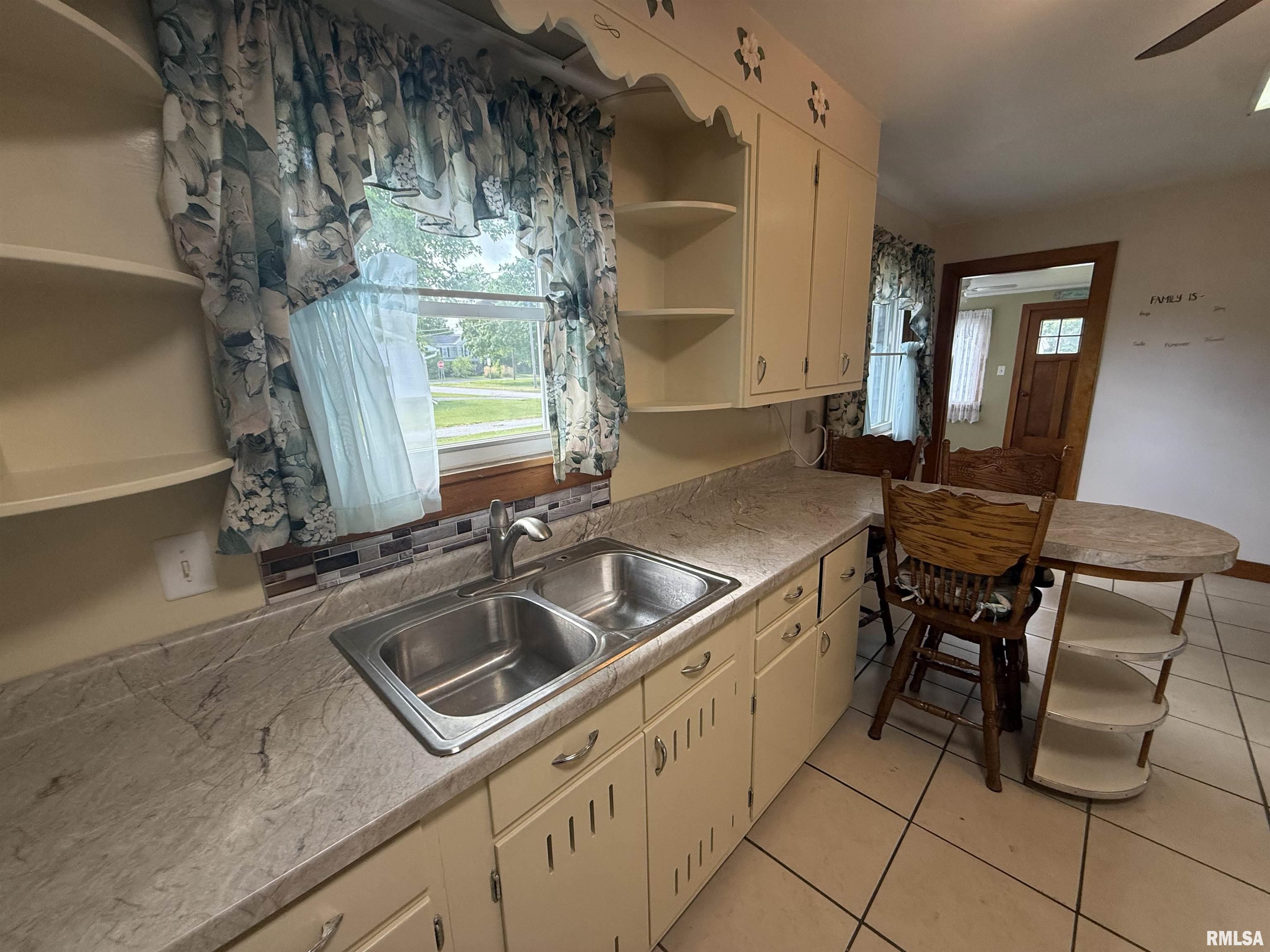 130 East Maple Street Roseville, IL 61473 - Photo 9 of 43