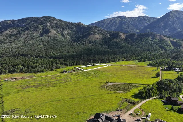 $975,000 | 26 St Alpine, Alpine, WY 83128