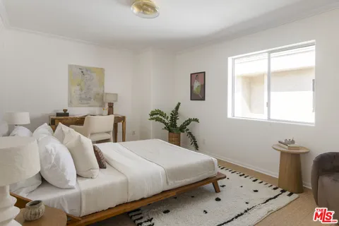 $949,000 | 4003 Sunset Drive, Unit 8, Los Angeles, CA 90027