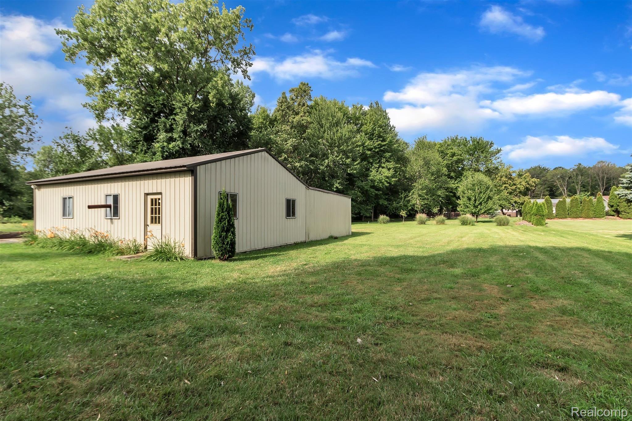 19450 Inkster Road Romulus, MI 48174 - Photo 15 of 60 BACKYARD/POLE BARN