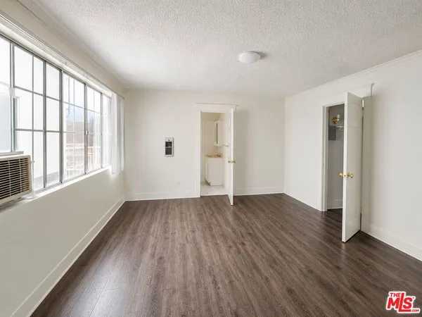 $1,695 | 1238 West Adams Boulevard, Unit 8, Los Angeles, CA 90007