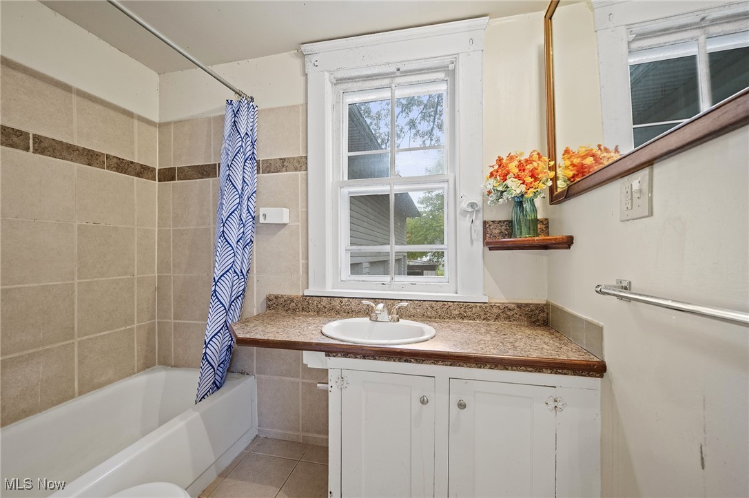 1796 South Green Road Cleveland, OH 44121 - Photo 10 of 35