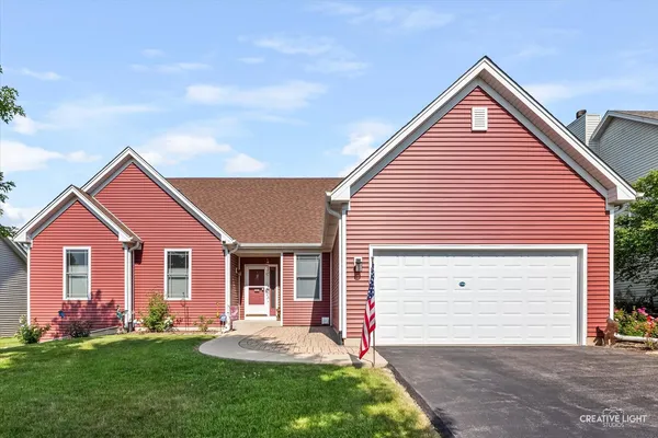$425,000 | 1324 Hickory Ridge Drive, Montgomery, IL 60538