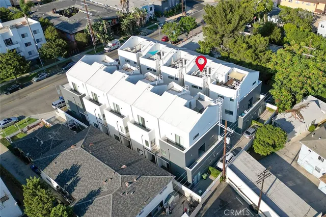 a view of a multi story building