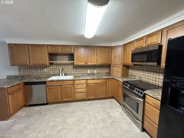$240,000 | 1600 Rhododendron Drive, Unit 218, Florence, OR 97439