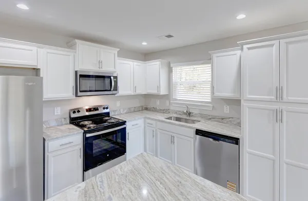 $2,200 | 913 North Lemacks Street, Walterboro, SC 29488