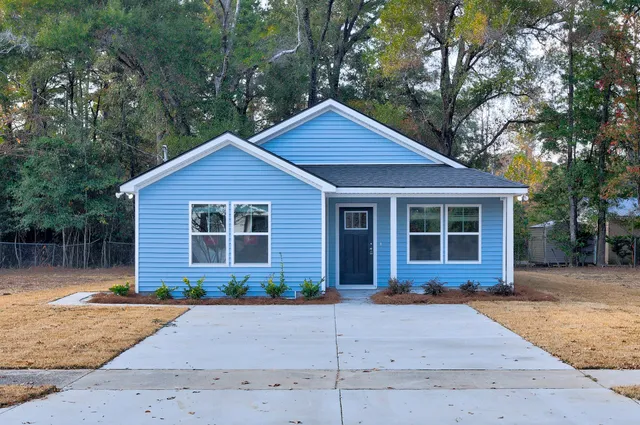 $2,200 | 913 North Lemacks Street, Walterboro, SC 29488