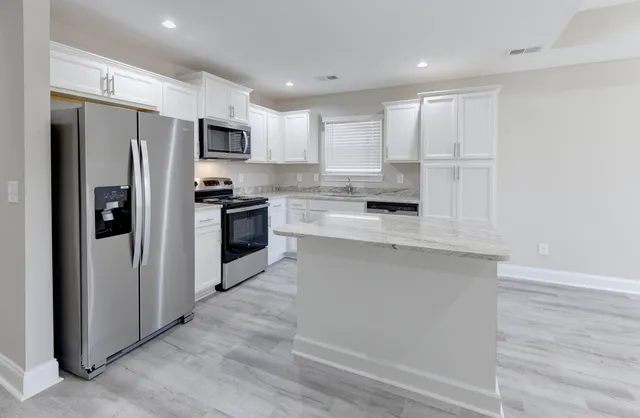 $2,200 | 913 North Lemacks Street, Walterboro, SC 29488