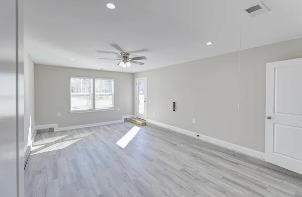 $2,200 | 913 North Lemacks Street, Walterboro, SC 29488